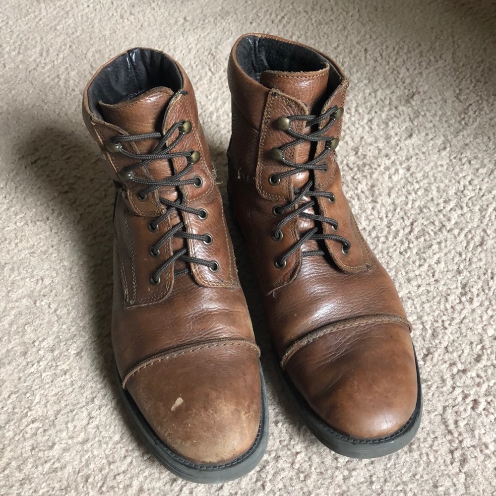 Men’s leather lace boots